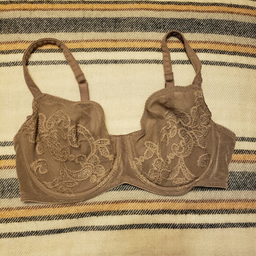 EUC victoria's secret taupe colored lace bra 36D